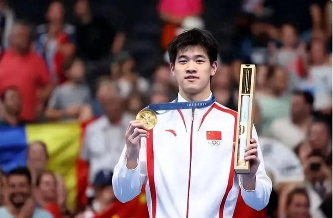 潘展乐现身苏州开启休闲模式，泳坛飞鱼的慢生活图鉴