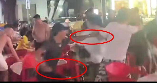 广西一烧烤店两拨人持械斗殴，深夜烟火气里的惊魂一刻