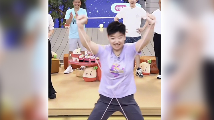 孙颖莎大秀螃蟹步，这招到底有多绝？