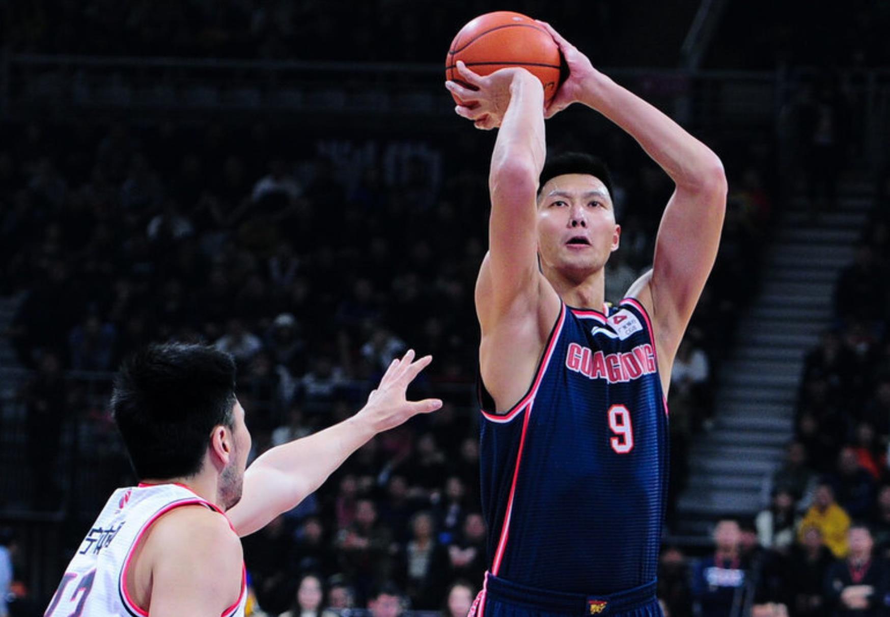 史蒂芬森vs广东集锦，那个在CBA留下表情包的NBA硬汉